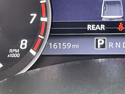 Used 2024 Nissan Titan SV image 22