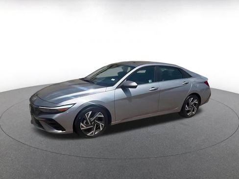 Used 2025 Hyundai Elantra Limited FWD image 8