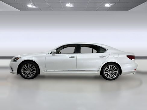 Used 2017 Lexus LS 460 L w/ Ultra Luxury Package RWD image 2