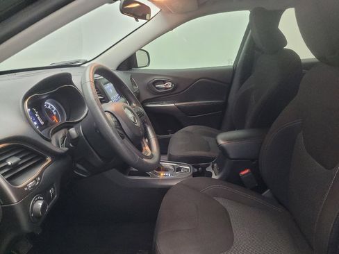 Used 2020 Jeep Cherokee Latitude FWD image 17