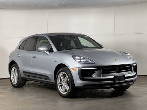 Certified 2025 Porsche Macan image 9