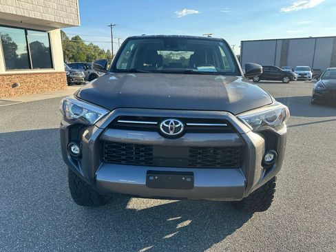 Used 2021 Toyota 4Runner SR5 AWD/4WD image 10