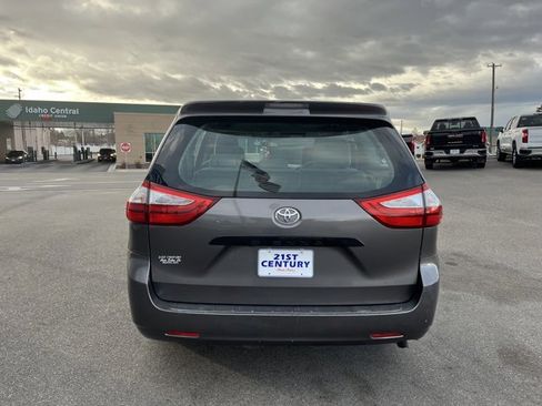 Used 2015 Toyota Sienna L image 13