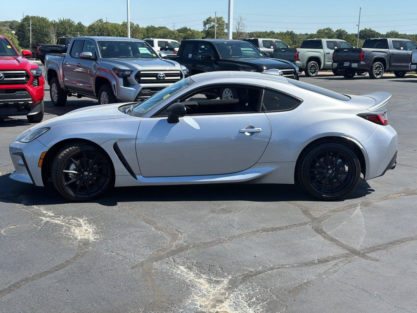 Used 2026 Toyota GR86 Premium w/ ALL Weather Mat Package (TMS) RWD image 4