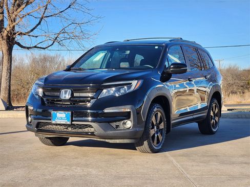 Certified 2022 Honda Pilot TrailSport image 3