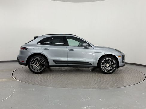 Used 2026 Porsche Macan AWD/4WD image 8