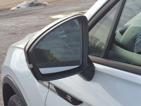 Used 2023 Volkswagen Tiguan SE R-Line image 48