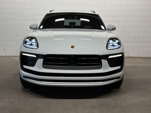 Certified 2026 Porsche Macan AWD/4WD image 9
