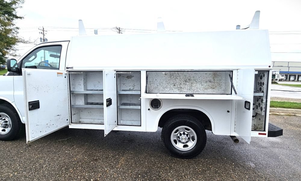 Used 2023 Chevrolet Express 3500 w/ Power Convenience Package RWD image 9