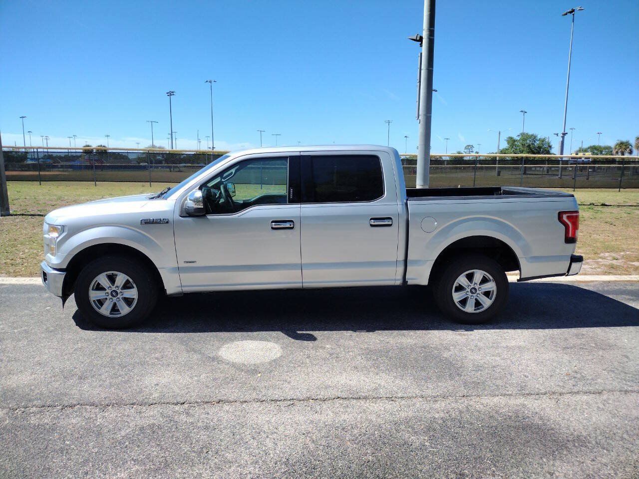 Used 2015 Ford F150 XLT RWD image 4