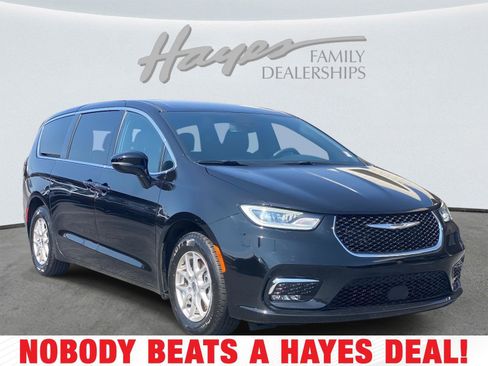 Certified 2025 Chrysler Pacifica Select image 1