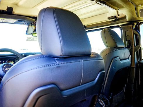 New 2025 Jeep Gladiator Sport image 25