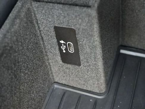 Used 2021 BMW 530i w/ Premium Package image 9