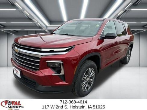 Used 2025 Chevrolet Traverse LT AWD/4WD image 4