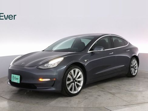 Used 2019 Tesla Model 3 Standard Range Plus image 2