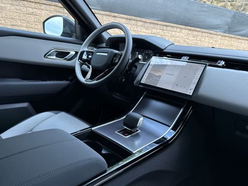 Used 2026 Land Rover Range Rover Velar Dynamic SE image 11