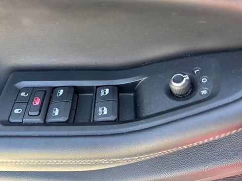 Used 2024 Jeep Grand Cherokee L Limited w/ Luxury Tech Group II image 24