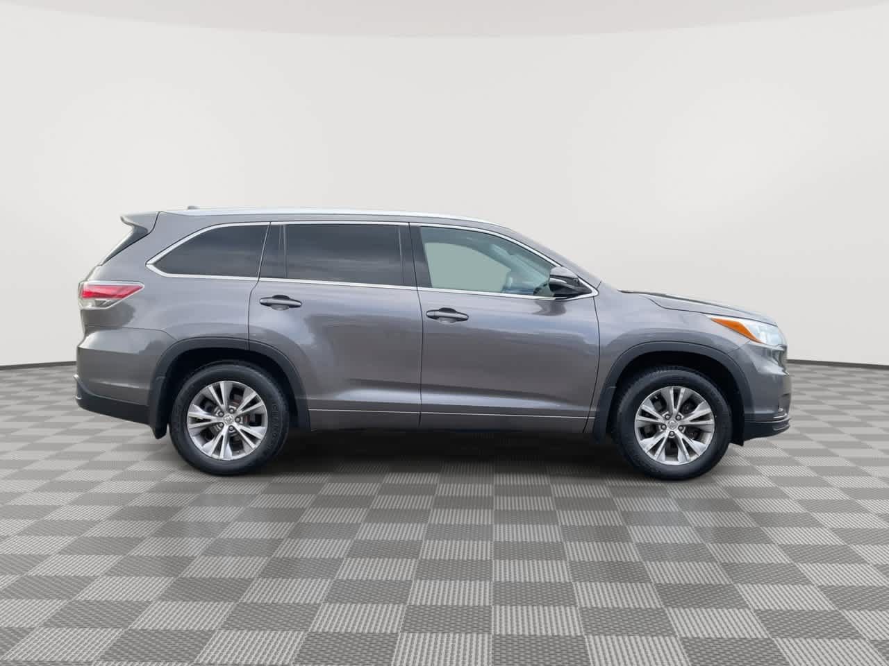 Used 2015 Toyota Highlander XLE AWD/4WD image 9