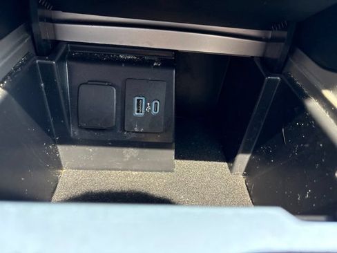 Used 2021 Ford Explorer Limited w/ Equipment Group 301A AWD/4WD image 27