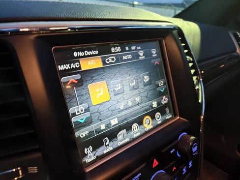 Used 2017 Jeep Grand Cherokee Overland AWD/4WD image 9
