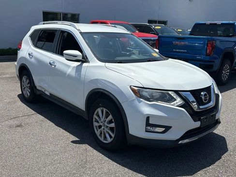 Used 2017 Nissan Rogue SV AWD/4WD image 2