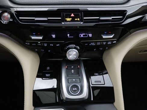 Used 2023 Acura MDX SH-AWD w/ Advance Package image 26