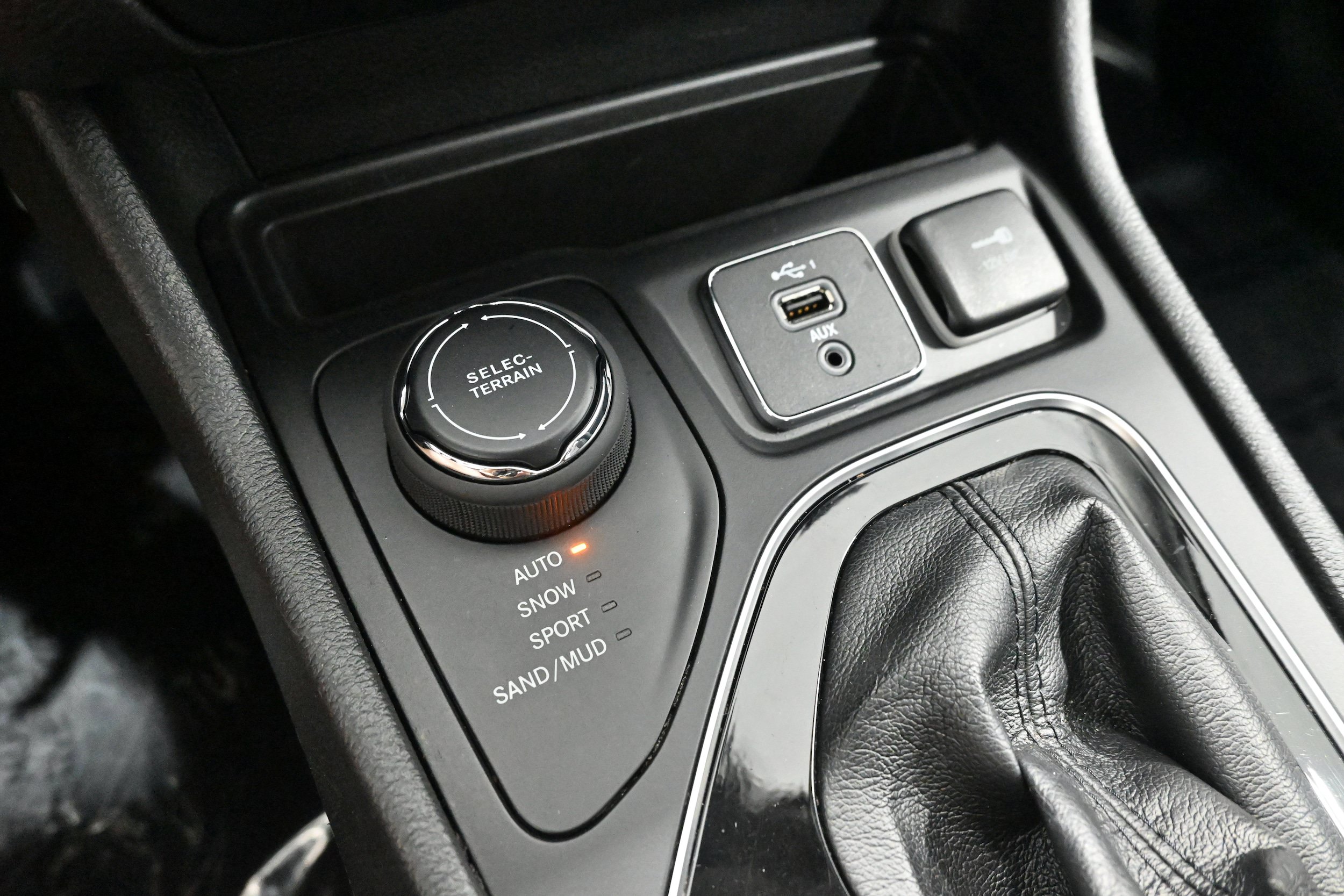 Used 2019 Jeep Cherokee Limited AWD/4WD image 21