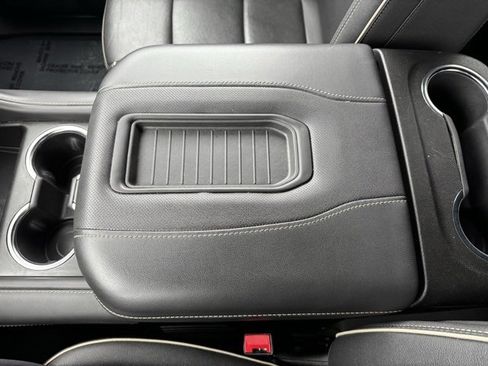 Used 2023 Chevrolet Suburban Premier image 19