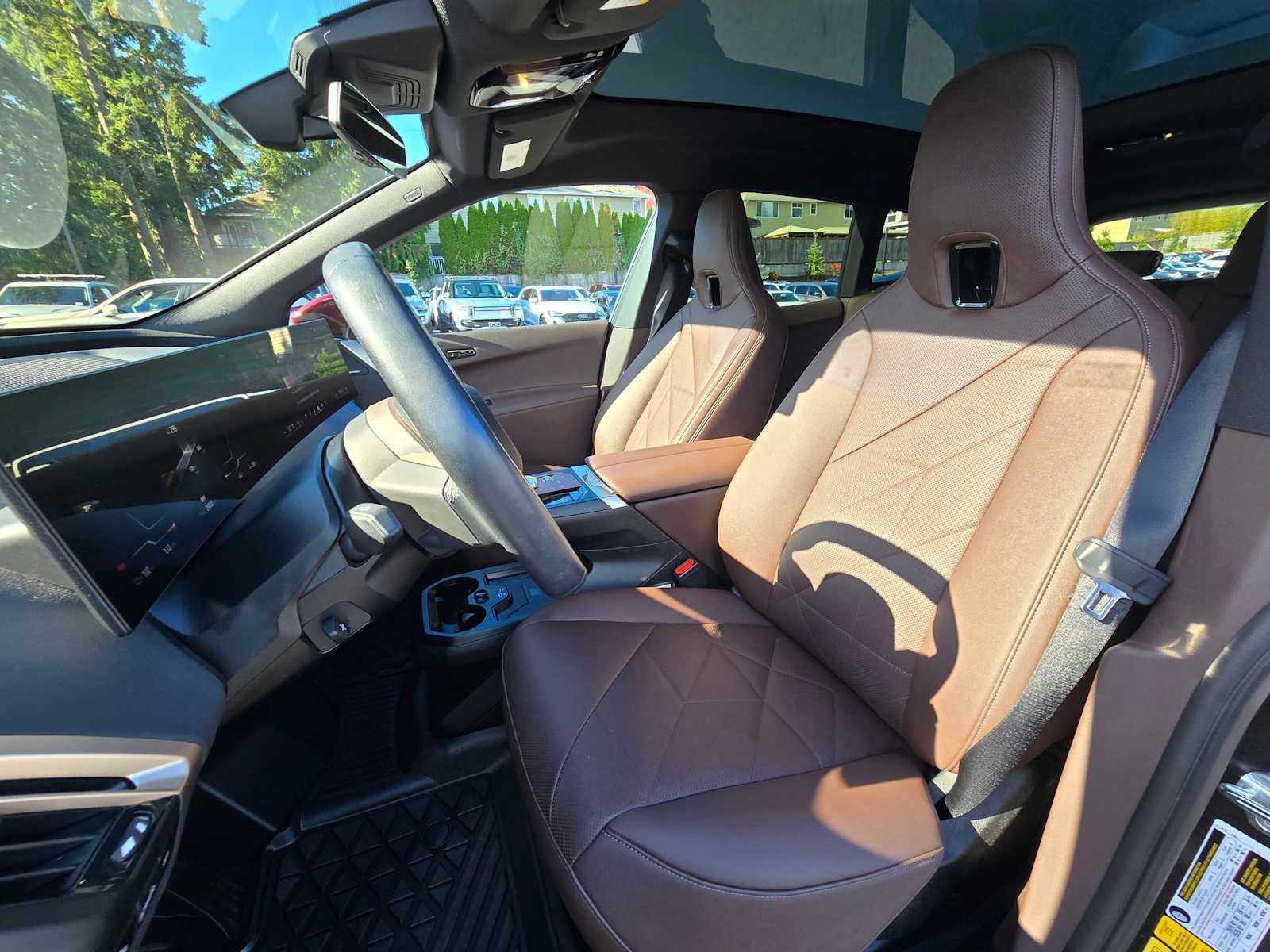 Used 2024 BMW iX xDrive50 w/ Premium Package AWD/4WD image 21