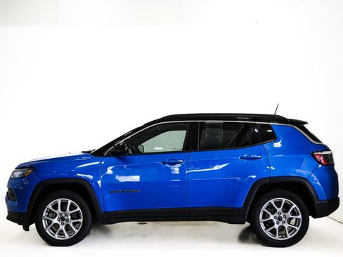 Used 2025 Jeep Compass Limited image 5