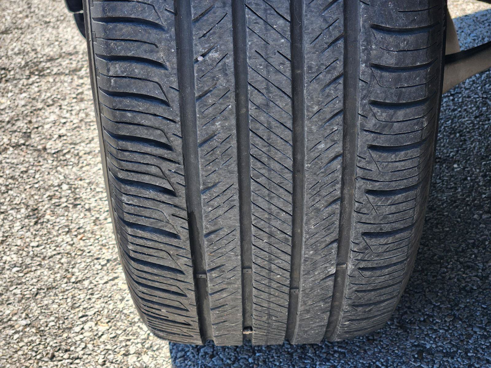 Used 2024 Ford Explorer XLT RWD image 11