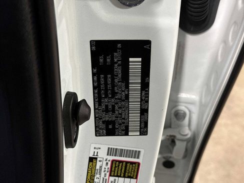 Used 2022 Toyota Highlander XLE AWD/4WD image 14