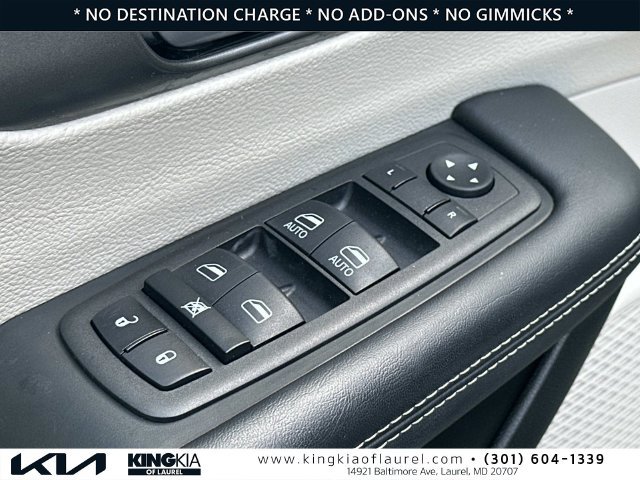 Used 2023 Chrysler Pacifica Touring-L FWD image 20