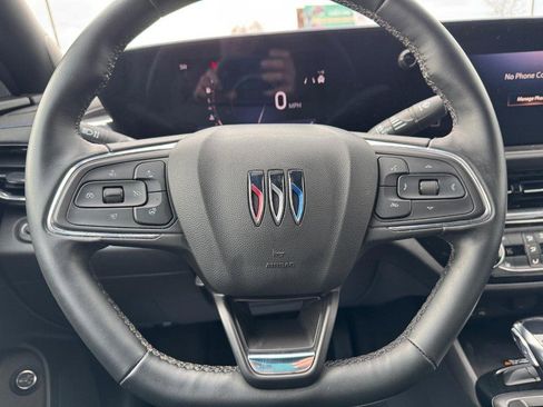 Used 2025 Buick Envista Sport Touring w/ Convenience I Package image 17