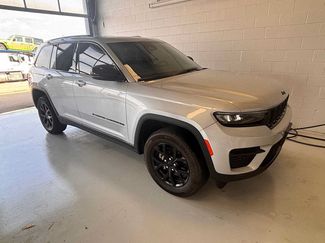 Used 2024 Jeep Grand Cherokee Altitude AWD/4WD video 1
