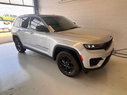 Used 2024 Jeep Grand Cherokee Altitude