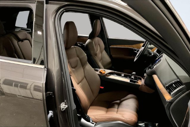 Certified 2024 Volvo XC90 B5 Plus w/ Protection Package AWD/4WD image 10