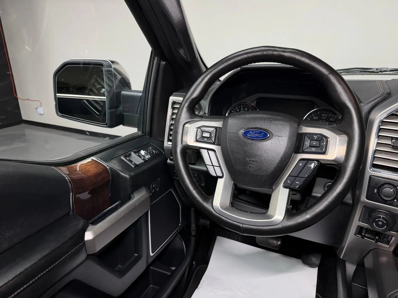 Used 2016 Ford F150 Platinum w/ Equipment Group 701A Luxury AWD/4WD image 20