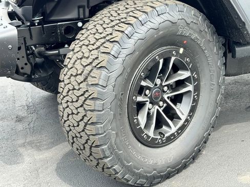 New 2026 Jeep Wrangler Unlimited Rubicon w/ Xtreme 35 Tire Package AWD/4WD image 9