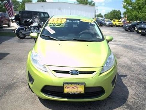 Used 2013 Ford Fiesta SE FWD image 3
