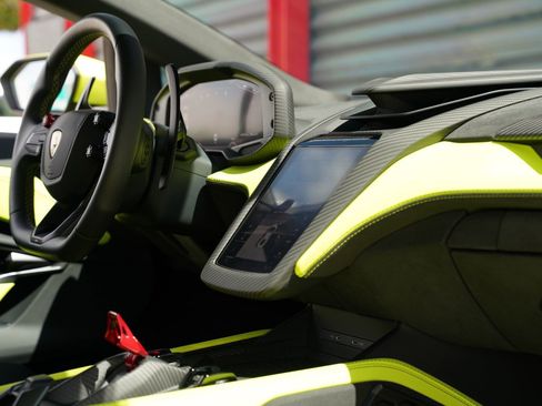 Used 2025 Lamborghini Revuelto Base image 23