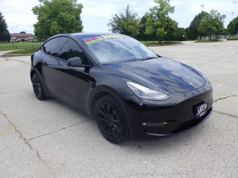 Used 2023 Tesla Model Y AWD image 5