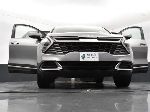 Used 2024 Kia Sportage LX image 11