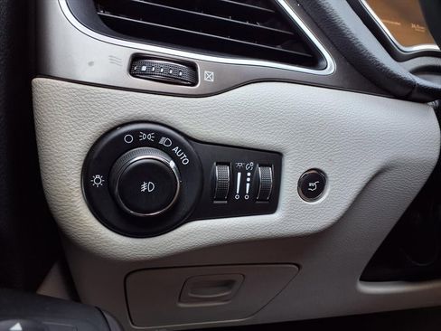 Certified 2021 Jeep Cherokee Latitude Lux w/ Comfort/Convenience Group image 17