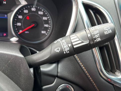 Used 2021 Chevrolet Equinox Premier FWD image 18