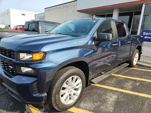 Used 2020 Chevrolet Silverado 1500 Custom w/ Custom Value Package AWD/4WD image 2