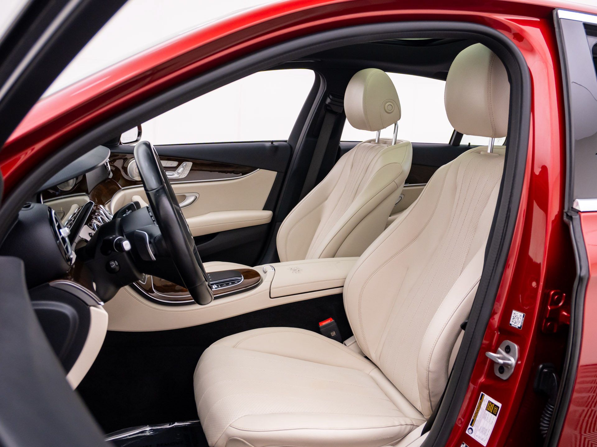 Used 2023 Mercedes-Benz E 350 4MATIC Sedan image 16
