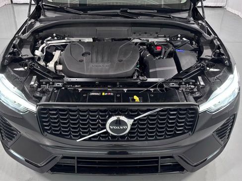 Certified 2025 Volvo XC60 B5 Core AWD/4WD image 29
