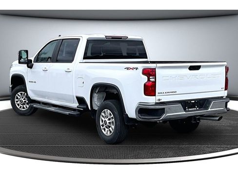 Used 2025 Chevrolet Silverado 2500 LT w/ Convenience Package AWD/4WD image 14