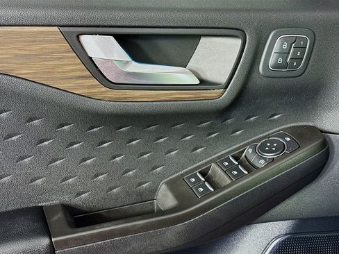 Used 2020 Ford Escape Titanium w/ Titanium Premium Package 2.0 image 23